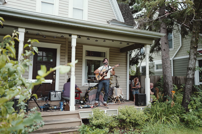 Selvedge performing live on a Minneapolis porch